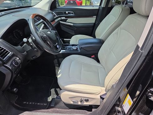 Used 2018 Ford Explorer Platinum AWD/4WD image 4