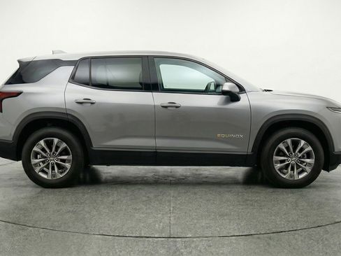 Used 2025 Chevrolet Equinox LT image 11