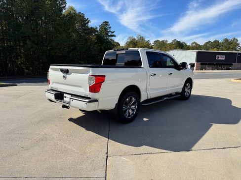 Used 2019 Nissan Titan SV w/ SV Convenience Package image 6