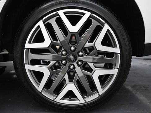 Used 2025 Ford Expedition Platinum w/ Platinum Ultimate Package AWD/4WD image 39