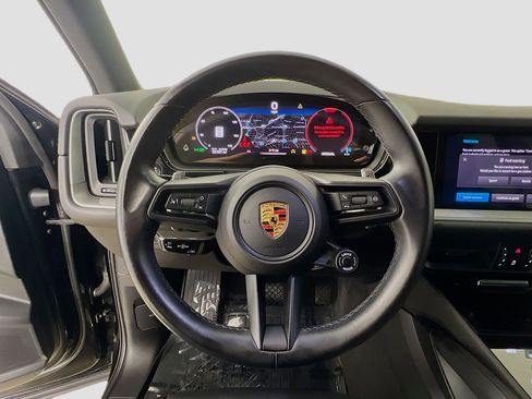 Used 2024 Porsche Cayenne image 11