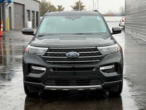 Used 2022 Ford Explorer XLT w/ Equipment Group 202A image 8
