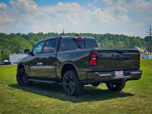 New 2026 RAM 1500 Express AWD/4WD image 7