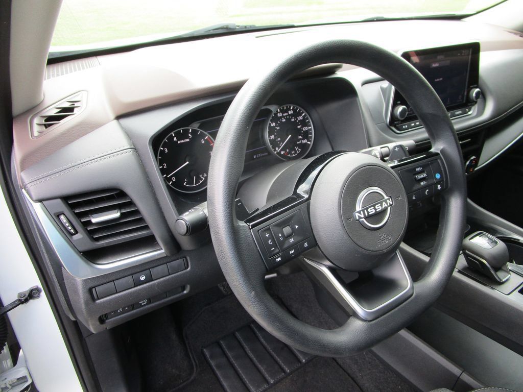 Used 2023 Nissan Rogue SV FWD image 26