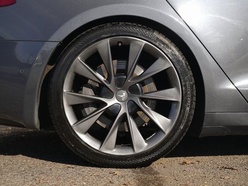 Used 2021 Tesla Model S Long Range Plus image 11