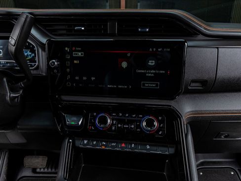 Used 2024 GMC Sierra 2500 AT4 image 23