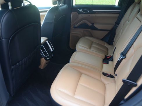 Used 2016 Porsche Cayenne AWD/4WD image 15