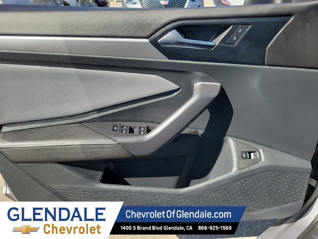 Used 2025 Volkswagen Jetta SE FWD image 28