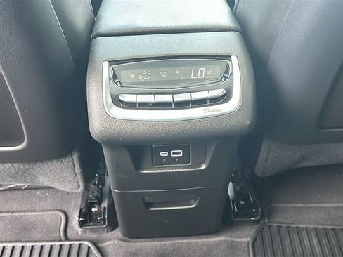 Used 2024 Cadillac XT6 Premium Luxury w/ Technology Package FWD image 30