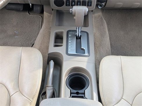 Used 2014 Nissan Frontier SL w/ SL Moonroof Package image 22