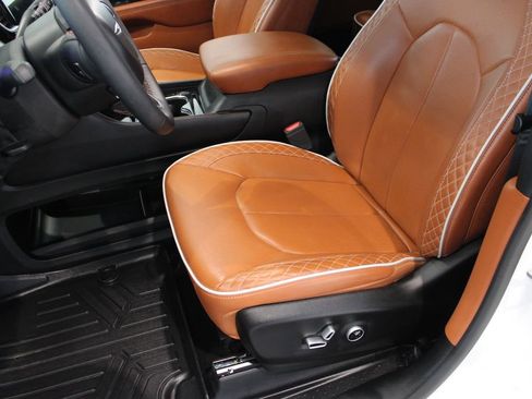 Used 2024 Chrysler Pacifica Pinnacle image 10