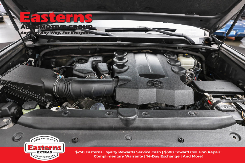 Used 2017 Toyota 4Runner SR5 AWD/4WD image 8