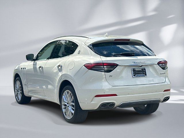 Used 2021 Maserati Levante GranLusso AWD/4WD image 3