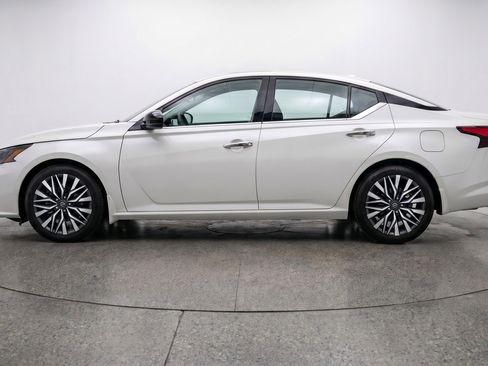 Used 2025 Nissan Altima 2.5 SV FWD image 5