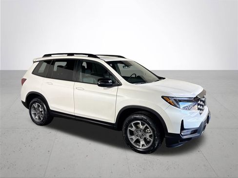 Used 2023 Honda Passport TrailSport image 4