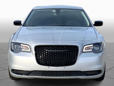 Used 2023 Chrysler 300 Touring w/ Sport Appearance Package image 4