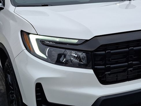 Used 2025 Honda Ridgeline Black Edition image 9