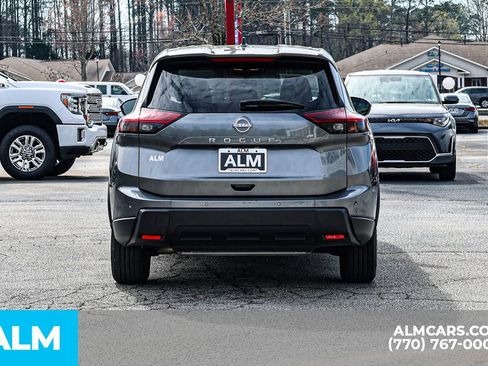 Used 2025 Nissan Rogue SV image 12