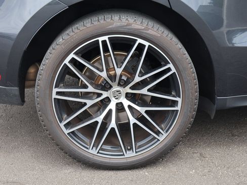 Certified 2023 Porsche Macan AWD/4WD image 30