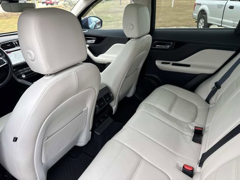 Used 2020 Jaguar F-PACE Prestige image 15