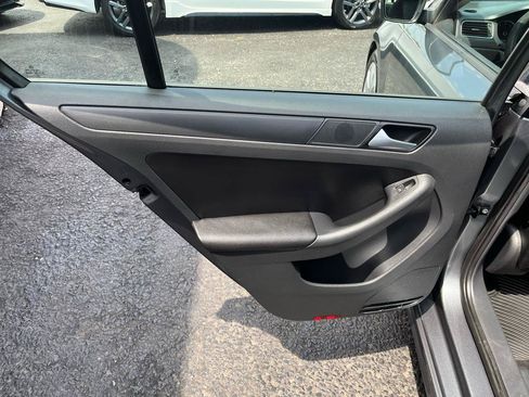 Used 2014 Volkswagen Jetta SE FWD image 23