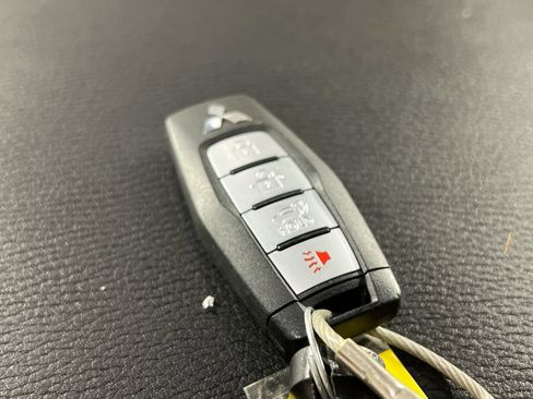 Used 2024 Mitsubishi Outlander SE image 30