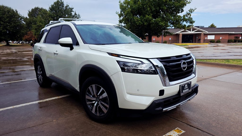 Used 2024 Nissan Pathfinder SL AWD/4WD image 2