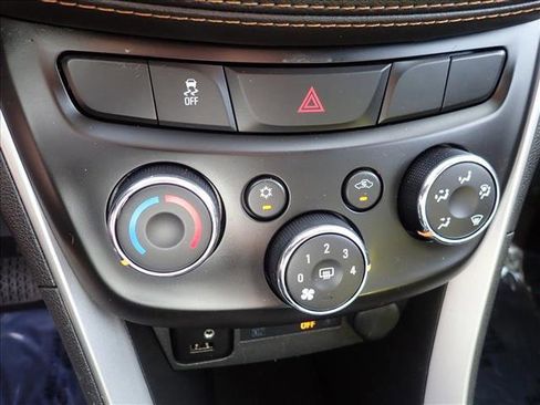 Used 2022 Chevrolet Trax LT w/ Driver Confidence Package image 19