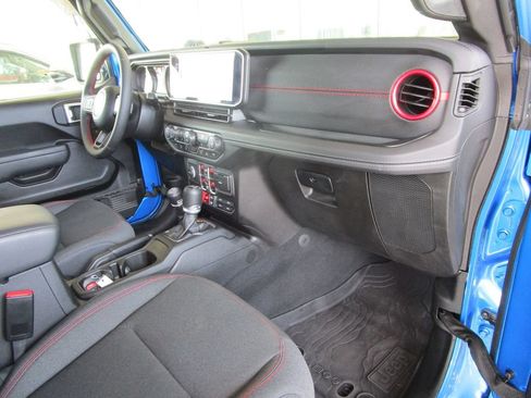 Used 2024 Jeep Wrangler Unlimited Rubicon w/ Technology Group AWD/4WD image 39
