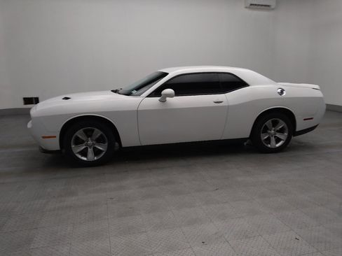 Used 2019 Dodge Challenger SXT image 2