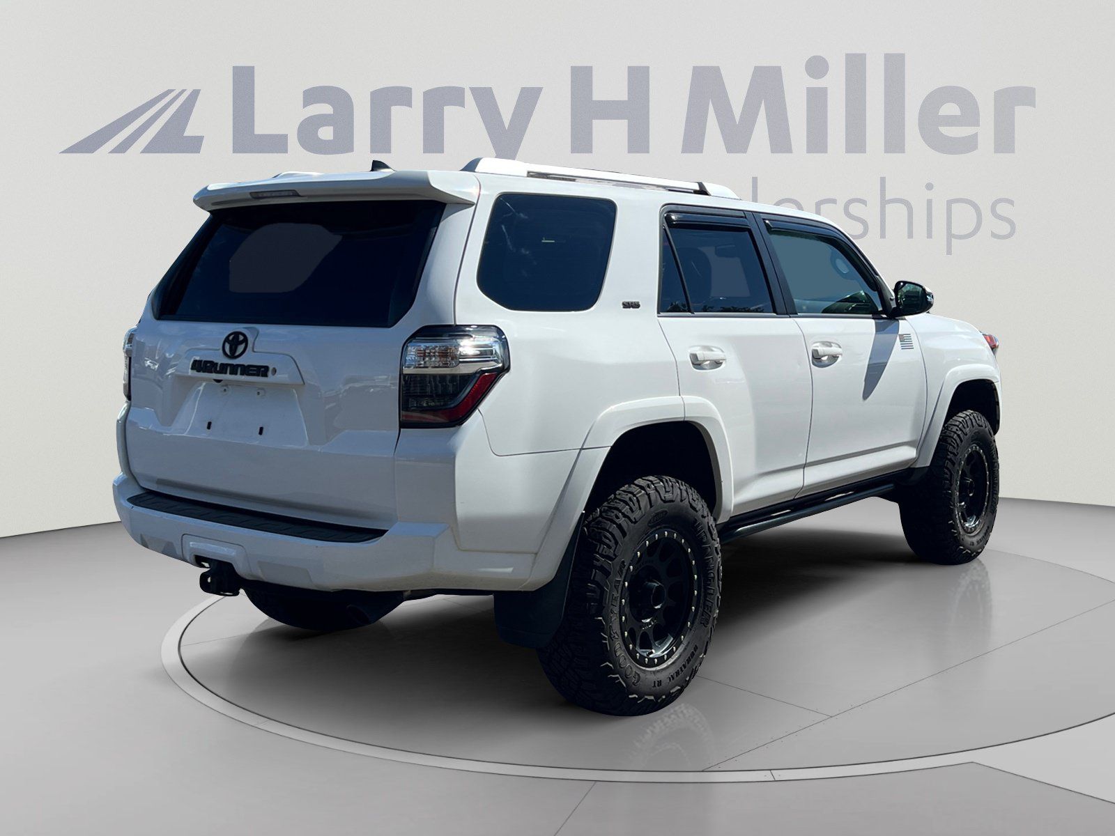 Used 2018 Toyota 4Runner SR5 Premium AWD/4WD image 5