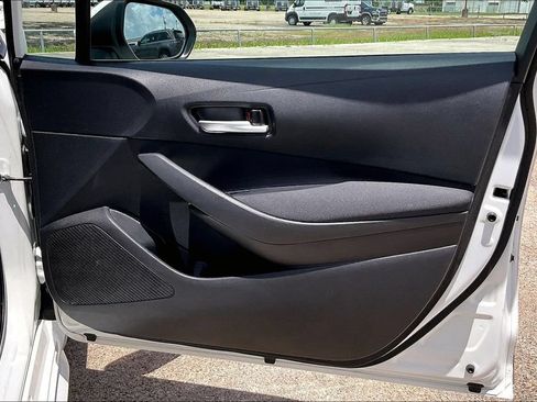 Used 2021 Toyota Corolla LE FWD image 29