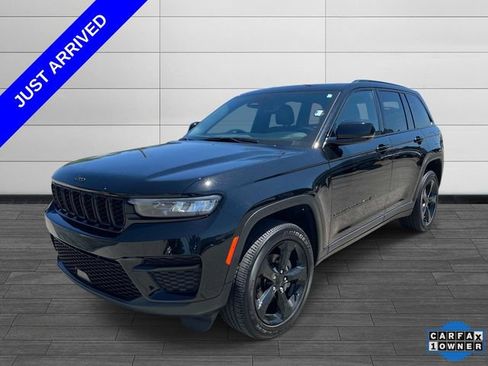 Used 2024 Jeep Grand Cherokee Altitude AWD/4WD image 8