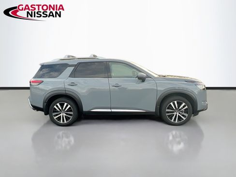 Used 2024 Nissan Pathfinder Platinum w/ Cargo Package image 10