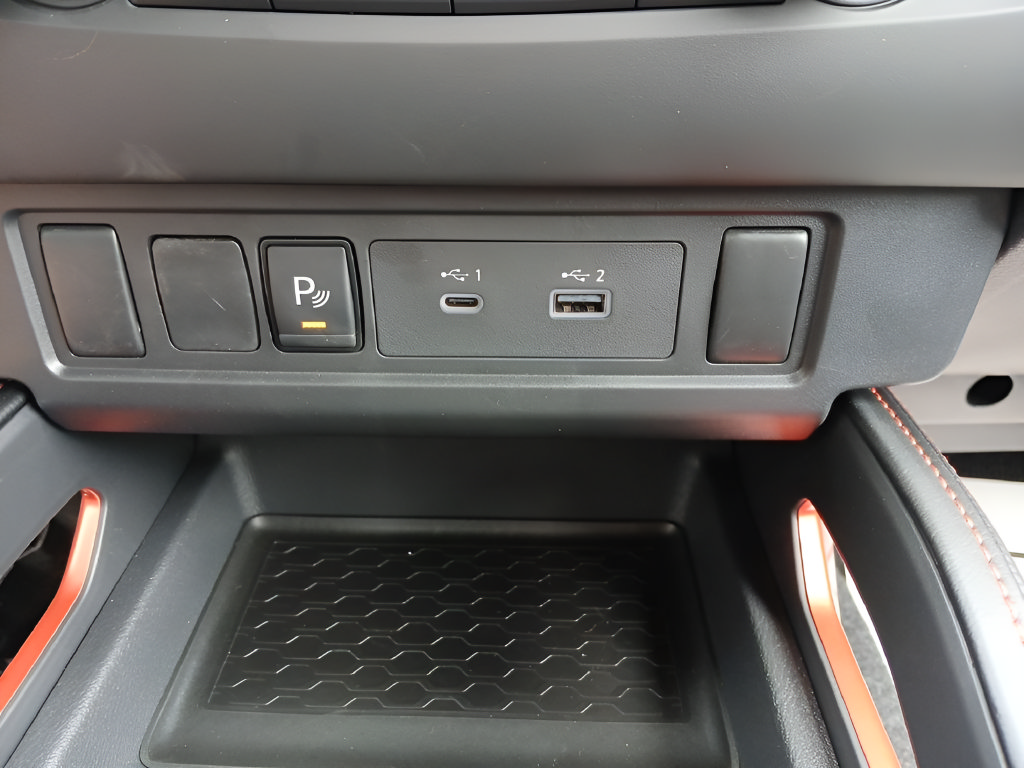 Used 2025 Nissan Frontier PRO-4X AWD/4WD image 24
