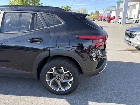 Used 2024 Chevrolet Trax LT FWD image 9