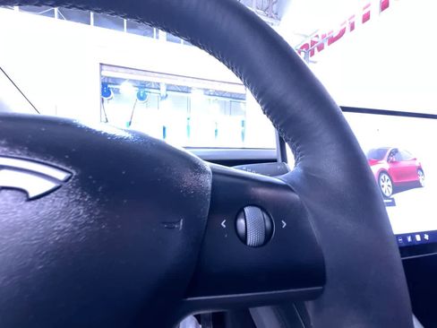 Used 2022 Tesla Model Y Long Range image 20