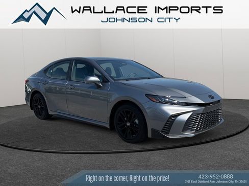 Used 2025 Toyota Camry SE w/ Convenience Package FWD image 8