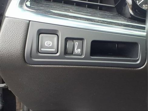 Used 2023 Cadillac XT5 Premium Luxury image 21