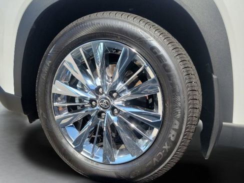 Used 2026 Toyota Grand Highlander AWD image 4