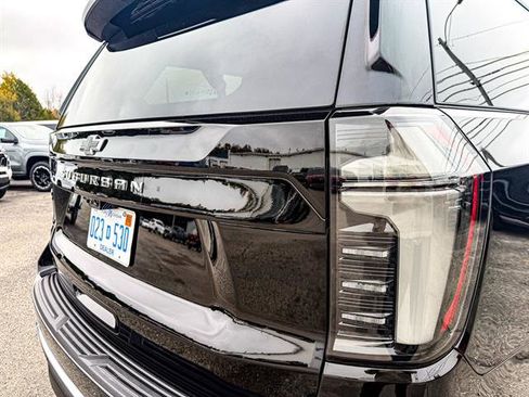 Used 2025 Chevrolet Suburban High Country image 39