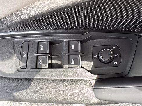 New 2026 Volkswagen Tiguan SE FWD image 15