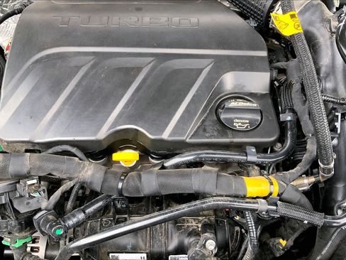 Used 2025 Chevrolet Trax LS FWD image 33