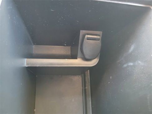 Used 2017 Nissan Rogue S image 26