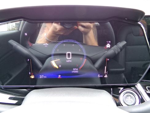 New 2026 Chevrolet Trax RS w/ Sunroof Package FWD image 8