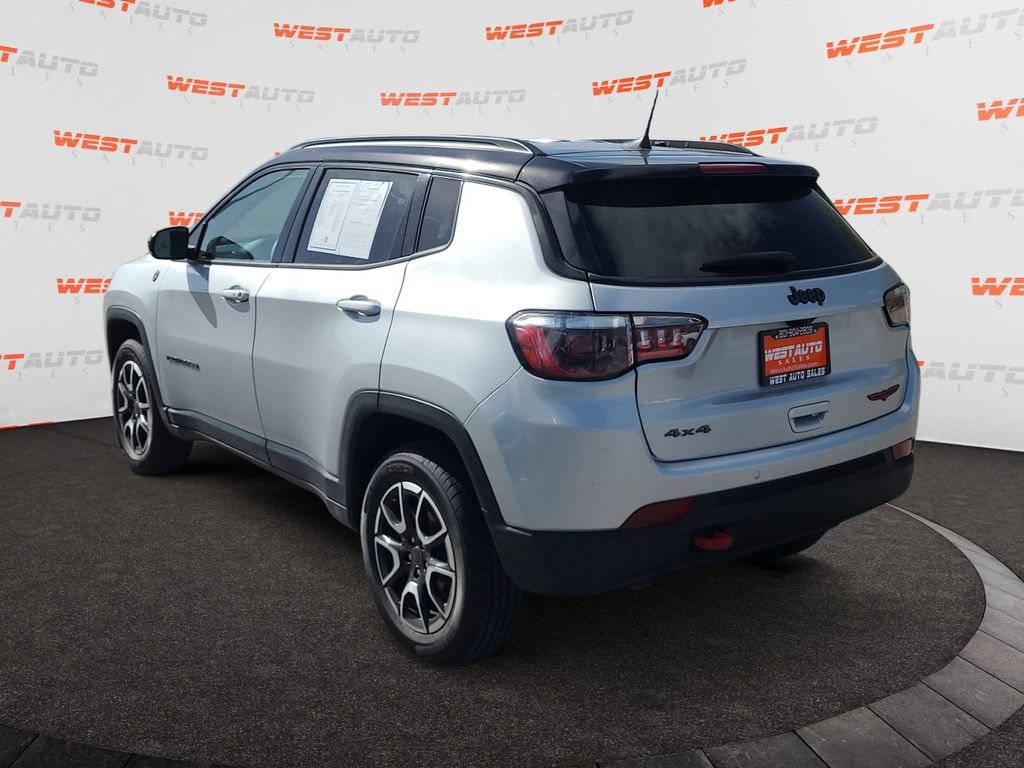 Used 2025 Jeep Compass Trailhawk AWD/4WD image 3