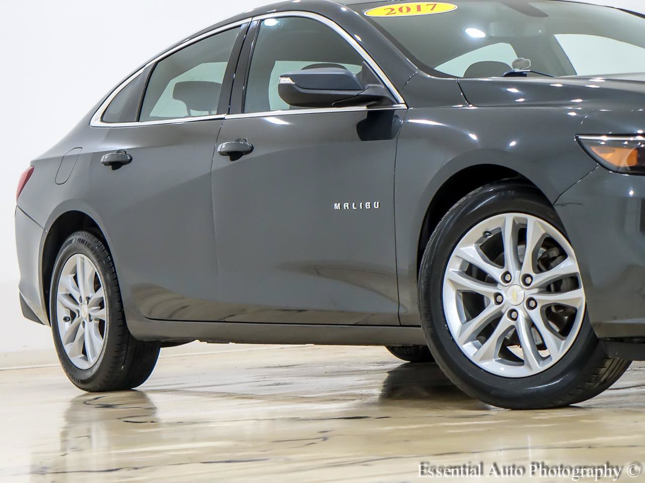 Used 2017 Chevrolet Malibu LT FWD image 4