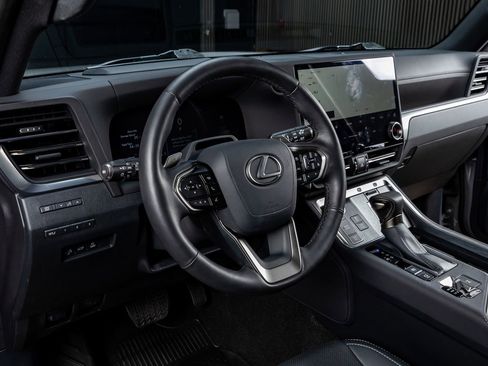 Used 2025 Lexus GX 550 image 17