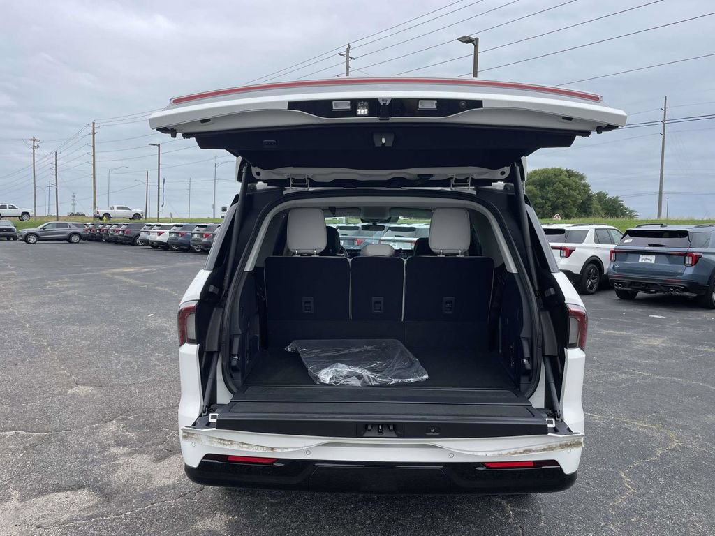 New 2026 Lincoln Navigator Premiere AWD/4WD image 10