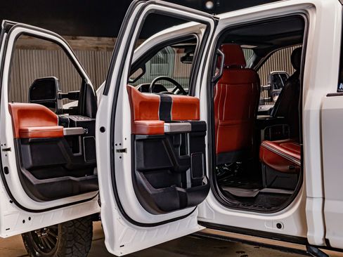 Used 2020 Ford F450 Platinum w/ FX4 Off-Road Package image 29